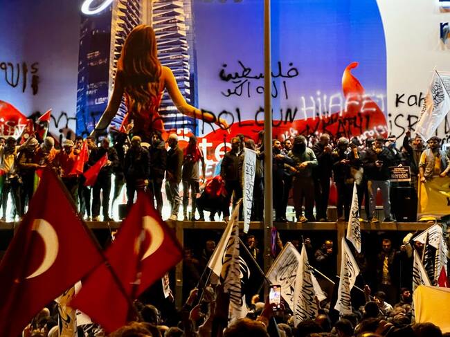 Protesta ante el consulado de Israel en Turquía tras el ataque a hospital en Gaza