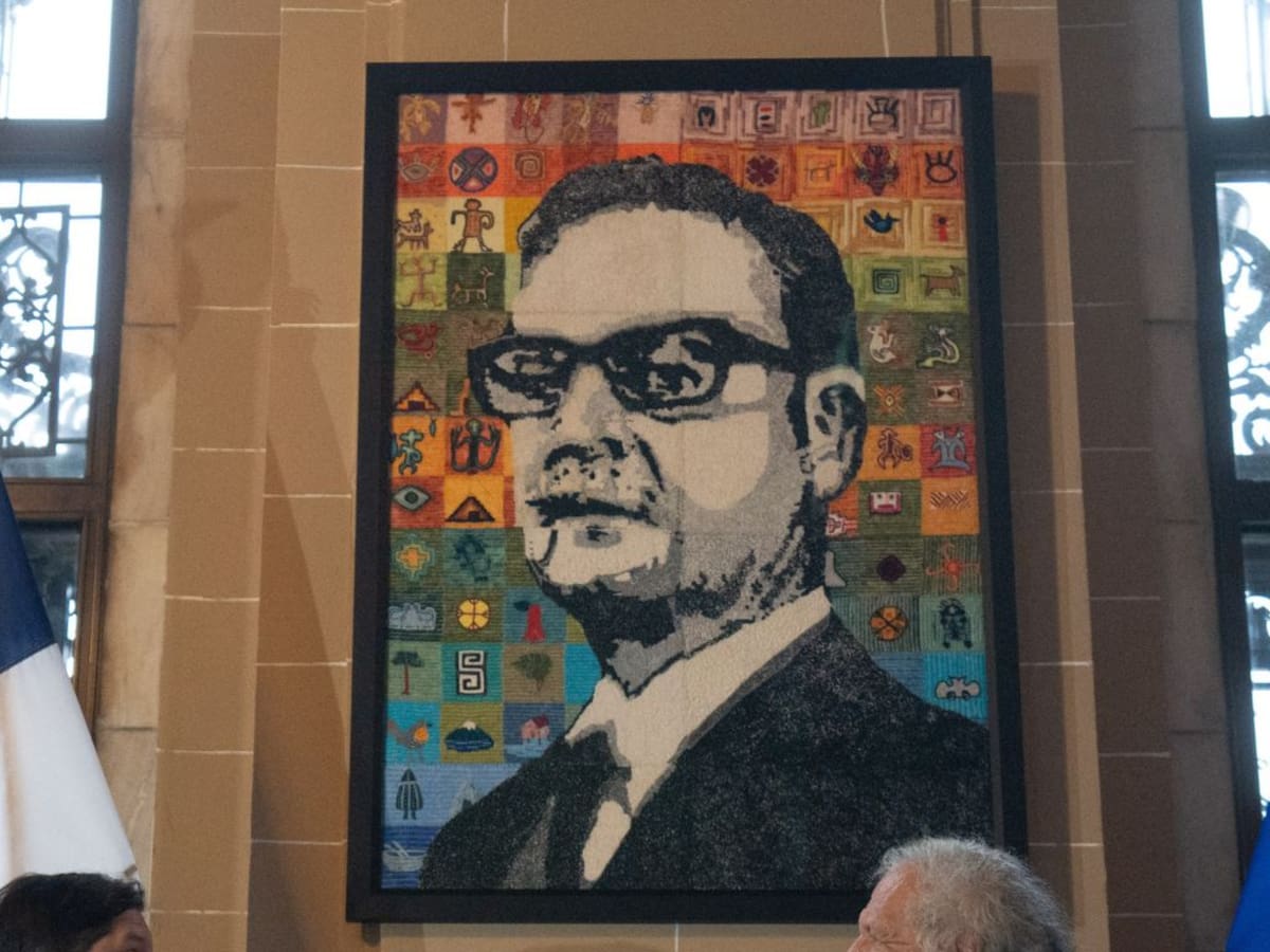 Nuevo flanco para Cancillería: retrato de Salvador Allende en la OEA es retirado y genera críticas