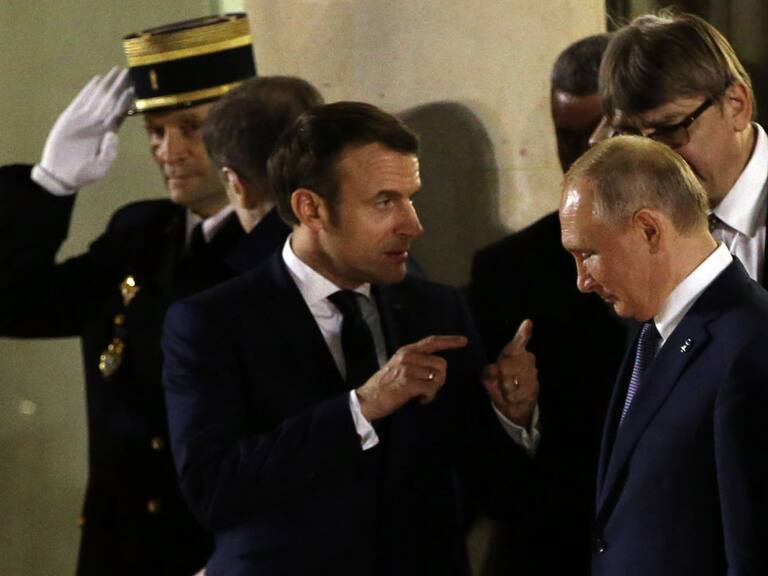 Los mandatarios Emmanuel Macron y Vladimir Putin en una reunión en 2019