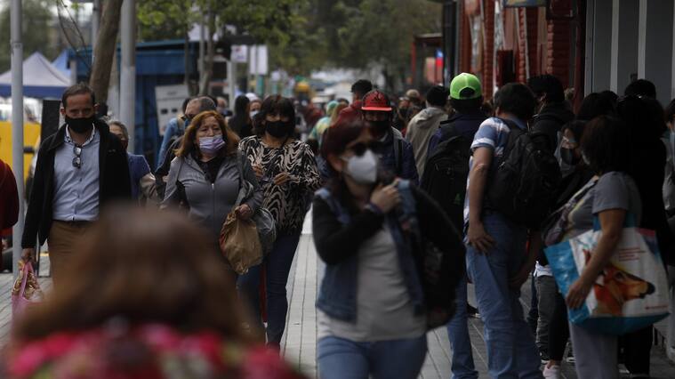 28 de Septiembre de 2020/SANTIAGO Varias personas circulan por la Comuna de Puente Alto en cual entra a la etapa de Transicin del ÒPlan Paso a PasoÓ
FOTO:Cristobal Escobar/Agencia UNO