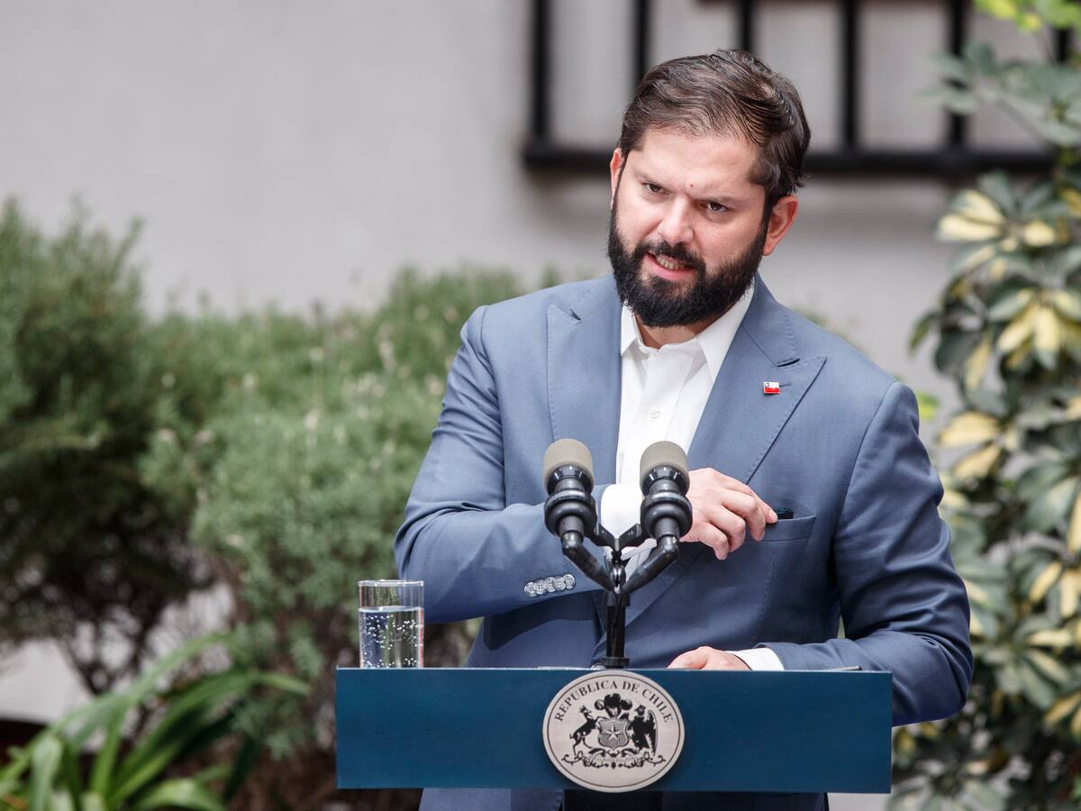 Presidente Boric decreta duelo nacional por asesinato de carabineros y envía mensaje: “No habrá impunidad, daremos con los autores del crimen”
