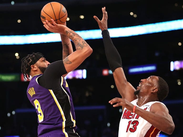 NBA: Los Ángeles Lakers levantaron cabeza ante los Miami Heat en un partido que se definió en tiempo suplementario