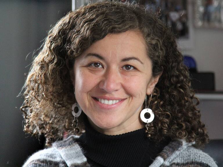 Carola Fuentes, autora del libro «¿Qué comes?»: «Todo lo que tenga muchos ingredientes en el envase es mejor hacerle el quite»