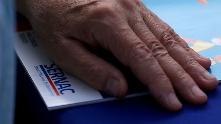 Violencia estética y sexismo en redes: el duro diagnóstico del Sernac sobre la publicidad en Chile