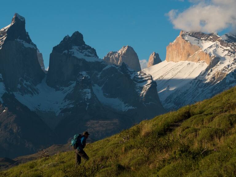 Producto de un paro cardíaco: turista español muere mientras realizaba senderismo en el Parque Nacional de las Torres del Paine