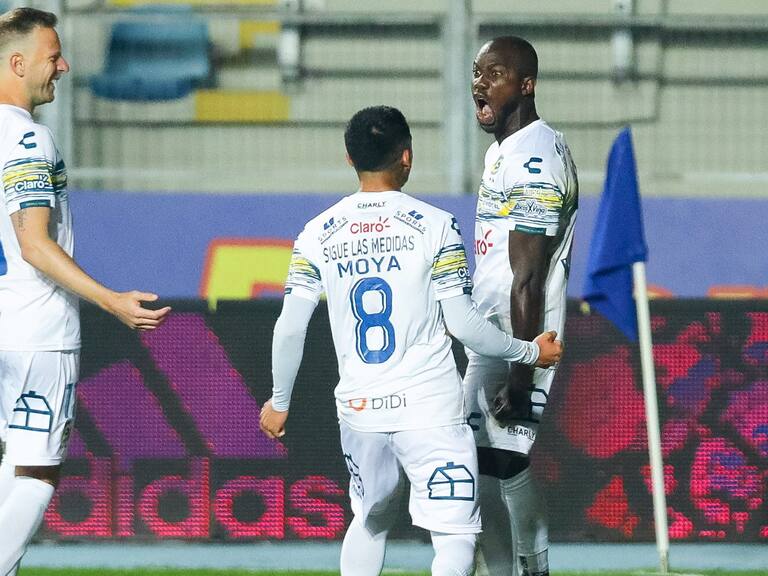 Con 10 hombres, Everton de Viña del Mar superó a la U y la privó de ser el nuevo líder del Torneo Nacional