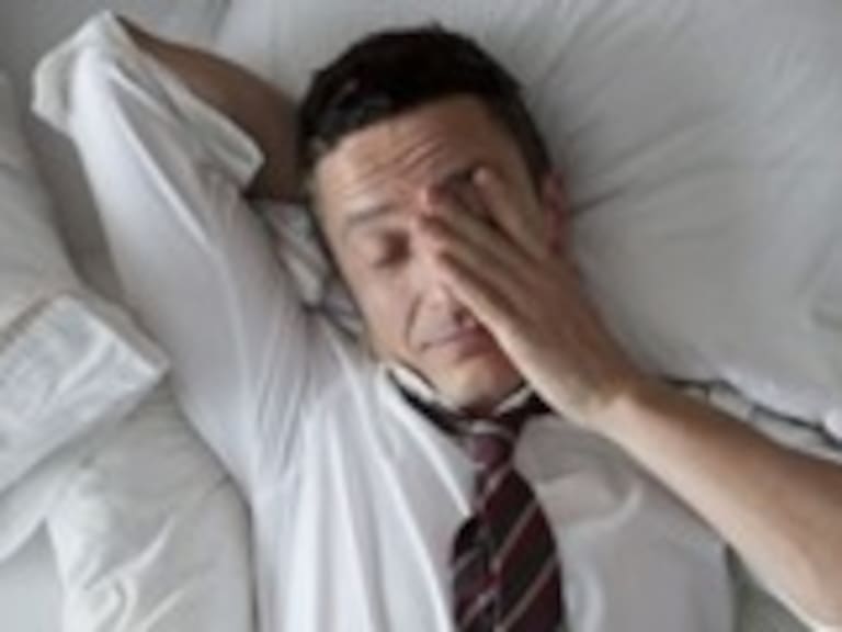 Trucos para sobrevivir a una jornada laboral después de una noche de fiesta