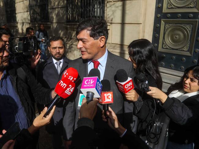 6 de mayo de 2026 / SANTIAGO
El ex candidato Presidencial, Franco Parisi, llega hasta el ministerio de Hacienda, para reunirse con el Ministro Quiroz.
FOTO: SEBASTIAN BELTRAN GAETE / AGENCIAUNO