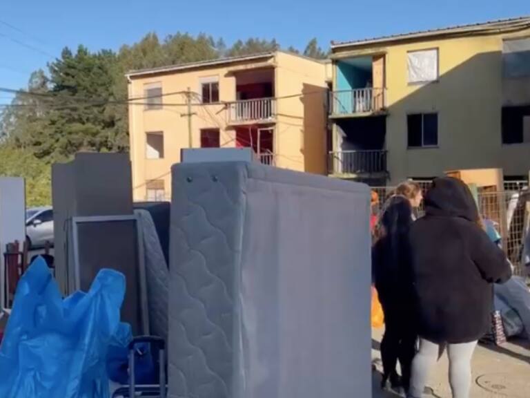 Carabineros efectúa masivo desalojo de familias en complejo Mirador del Pacífico en Talcahuano