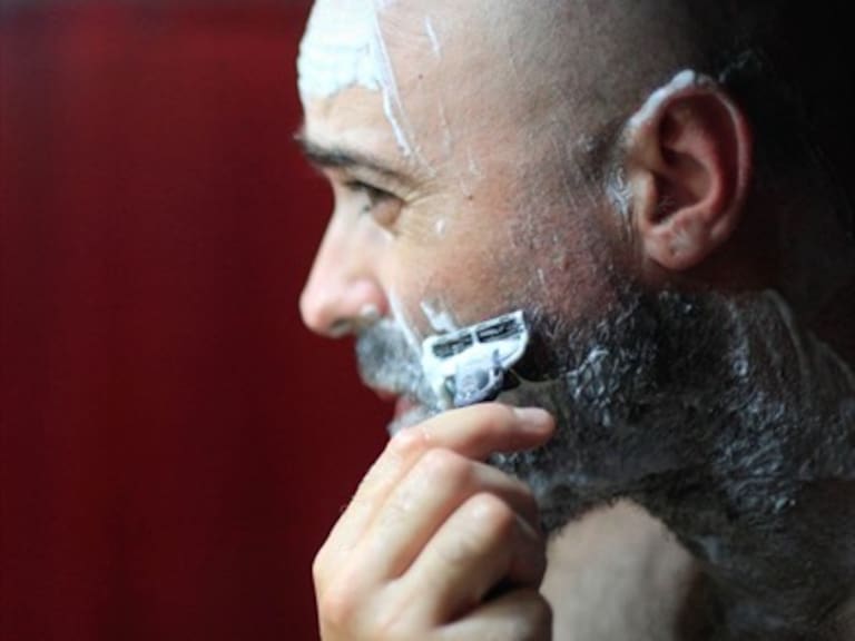 Estudio: 51% de los hombres chilenos invierte dinero en productos para el rostro