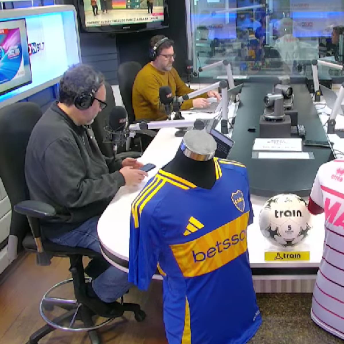 Los Tenores, entre la respuesta de Gago sobre su cruce con Charles Aránguiz y los detalles de la denuncia a Javier Correa