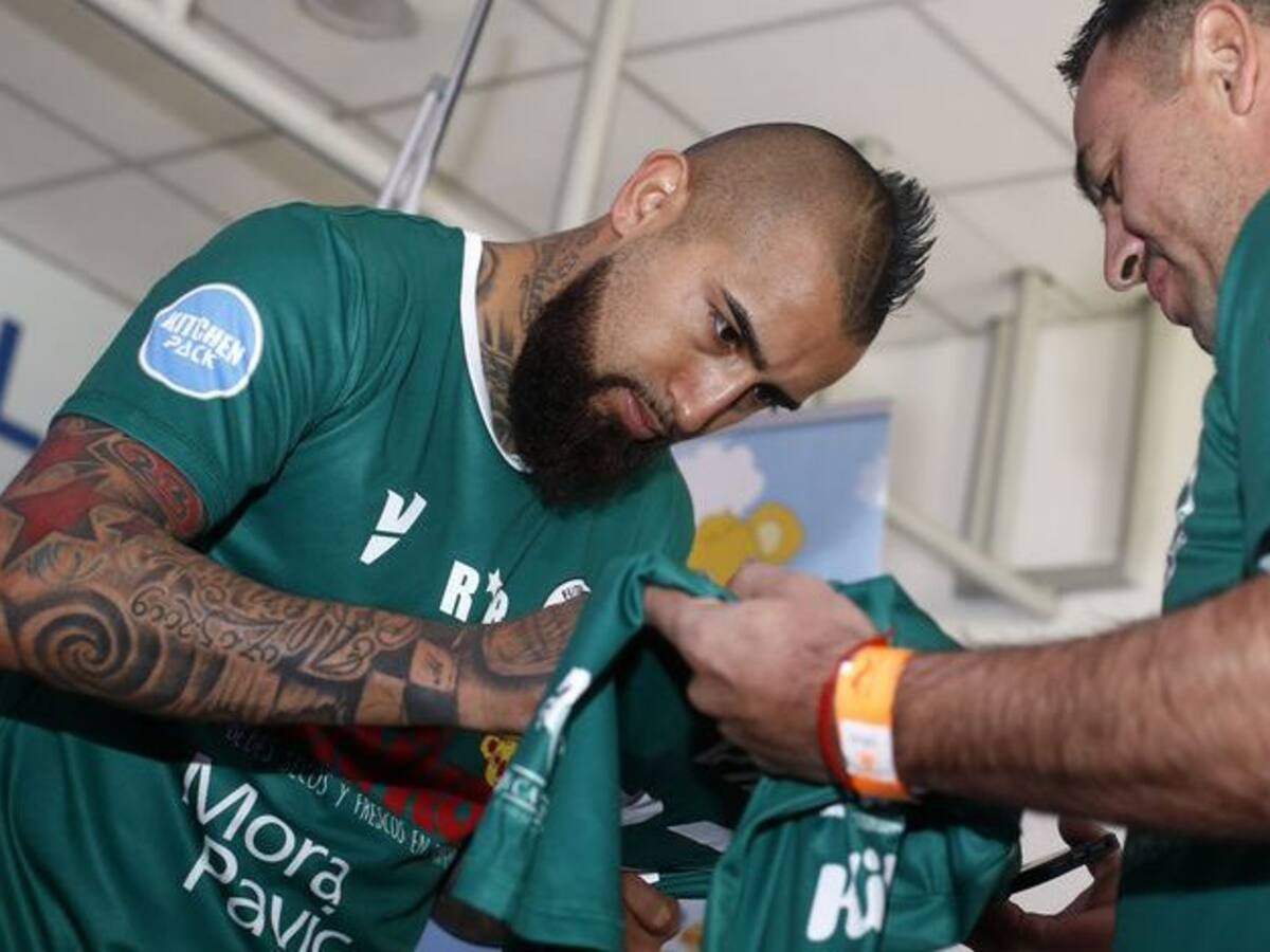 «No está en condiciones de inyectar más lucas»: Pablo Contreras explica distanciamiento económico de Arturo Vidal con Rodelindo Román