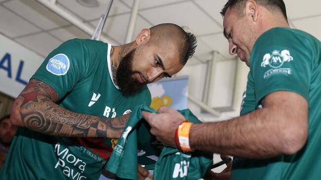 "No está en condiciones de inyectar más lucas": Pablo Contreras explica distanciamiento económico de Arturo Vidal con Rodelindo Román