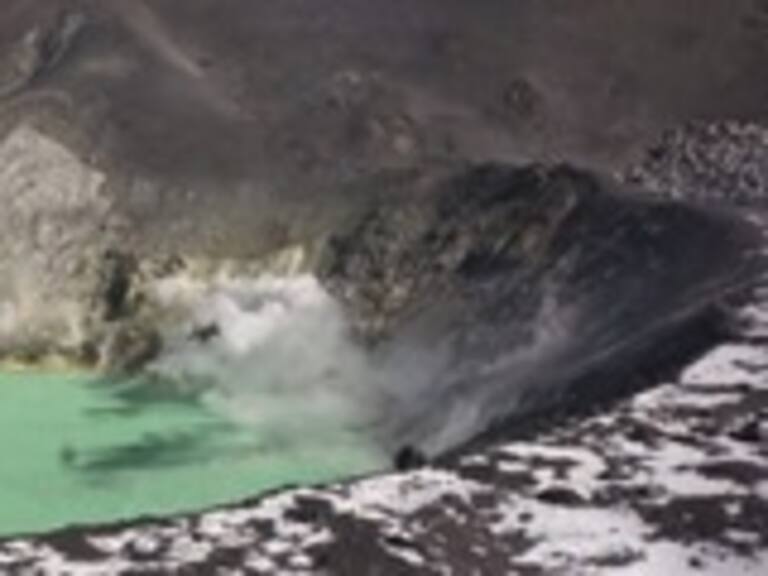 ¿Cuáles son los tres volcanes activos de la región Metropolitana?