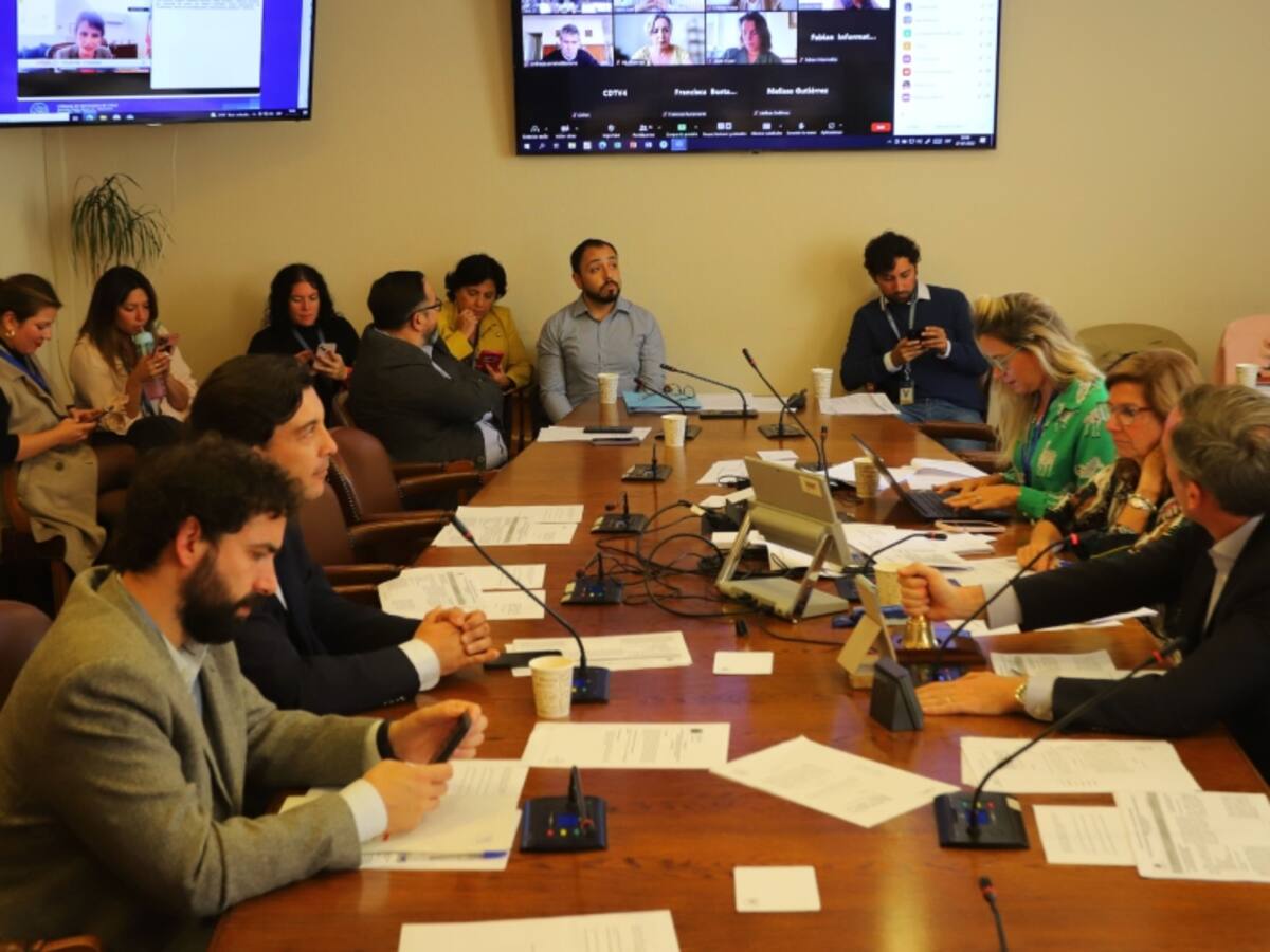 «Ley Naín-Retamal»: diputados fusionan proyectos para entregar mayor protección a Carabineros