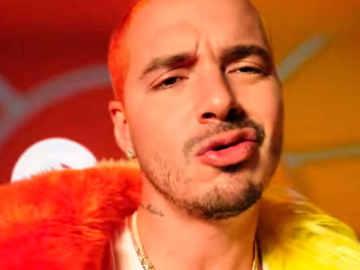 J Balvin «pidió» matrimonio en vivo y lo rechazaron