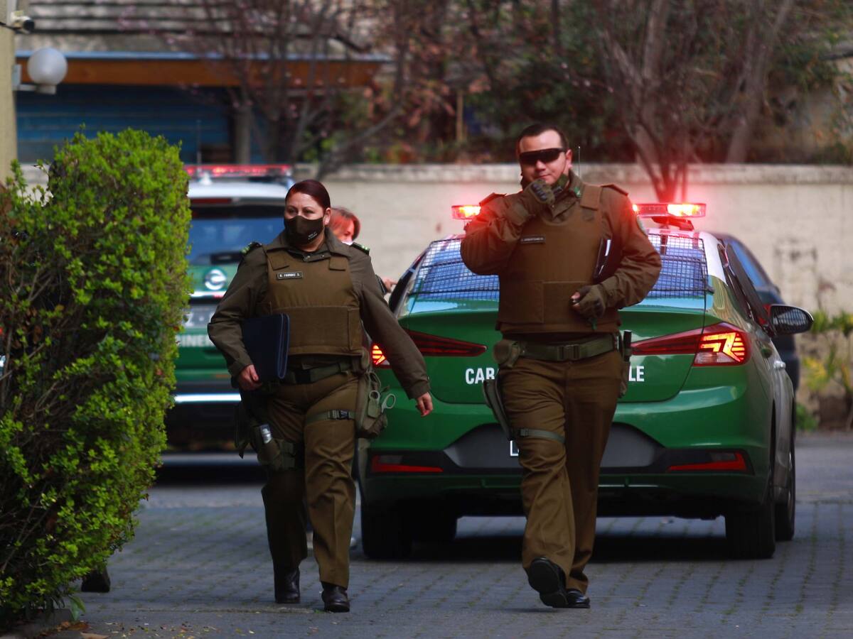 Carabineros detuvo a 12 personas en una «reunión social» durante el toque de queda en Las Condes