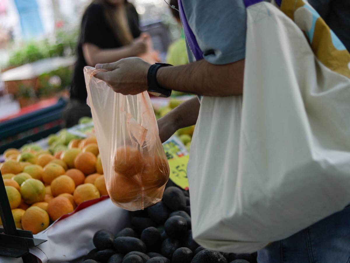 La fruta llena de antioxidantes que ayuda a cuidar el corazón: sus semillas esconden potentes beneficios