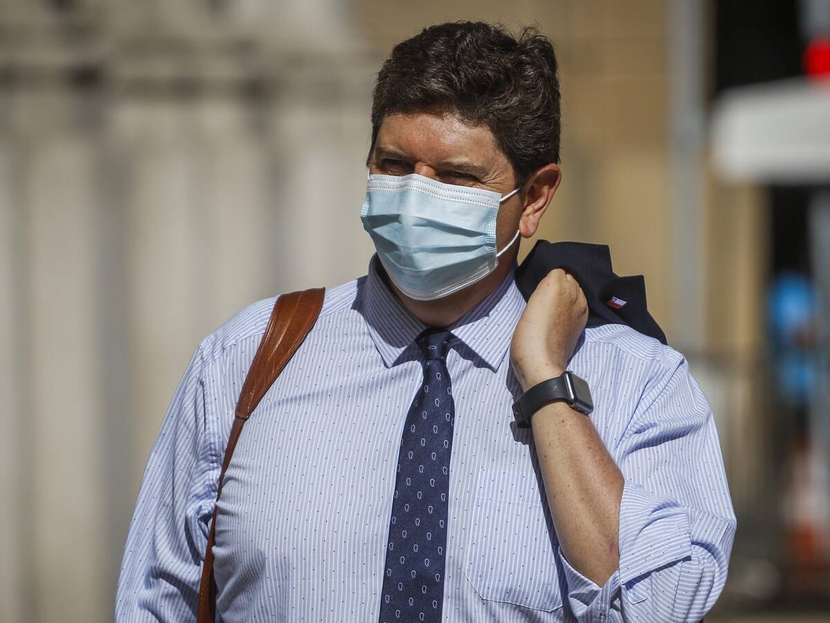 Ministro de Hacienda aseguró que el Gobierno mantendrá los planes de ayuda «mientras no retroceda la pandemia»