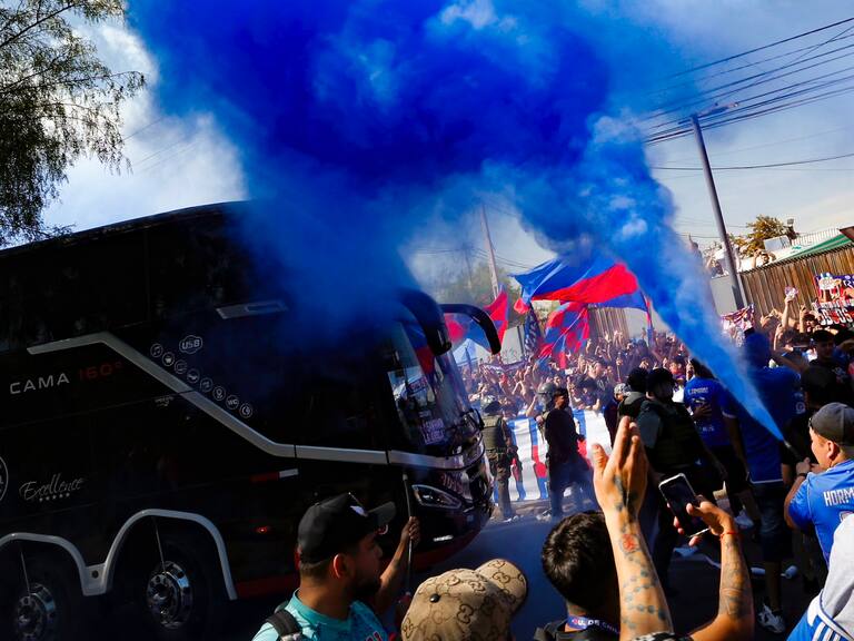 Hinchas de la U a las afueras del CDA