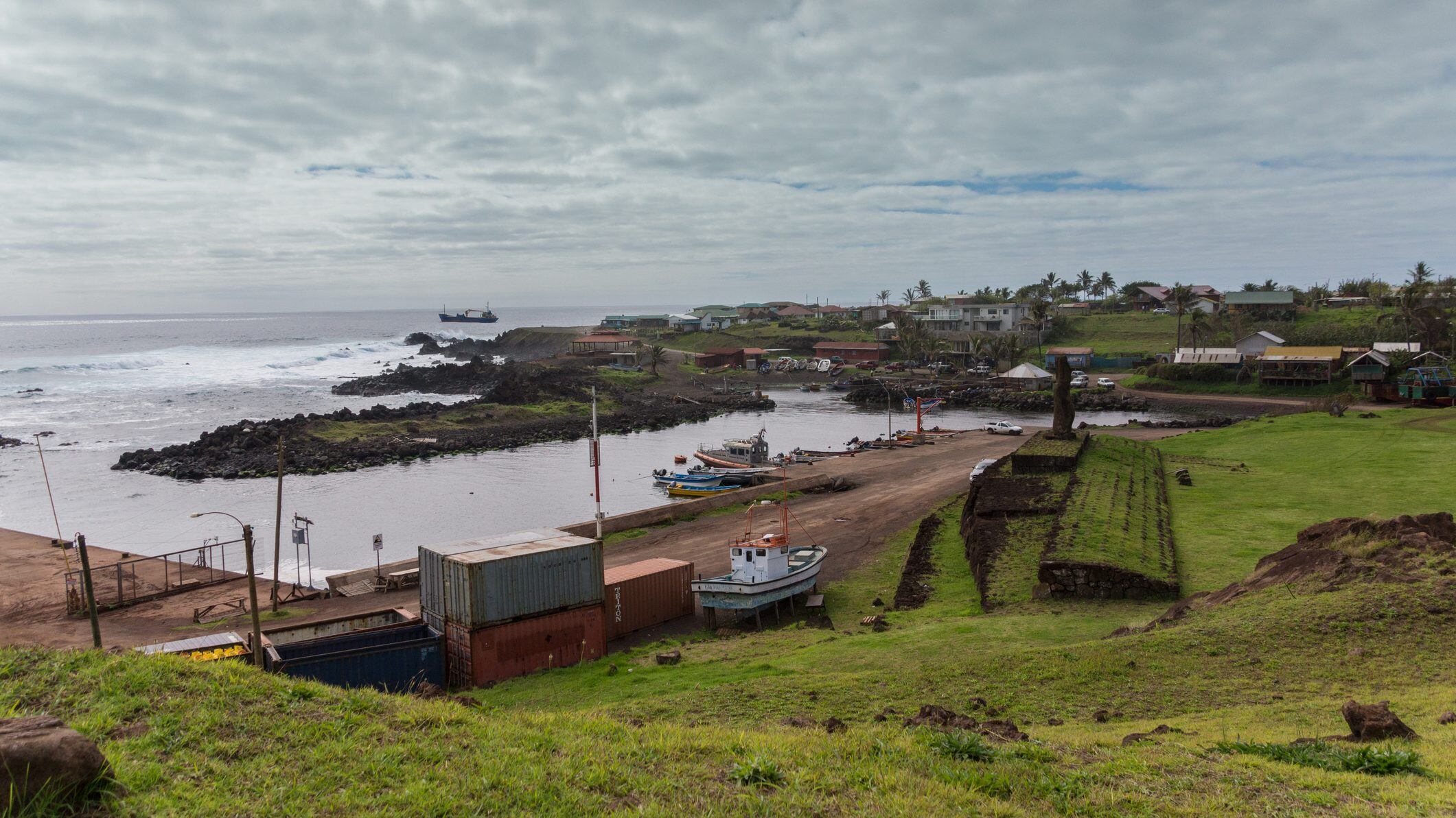 SHOA establece Estado de Precaución para Juan Fernández, Isla San Félix, Isla de Pascua y Antártica Chilena por erupción de volcán en Tonga