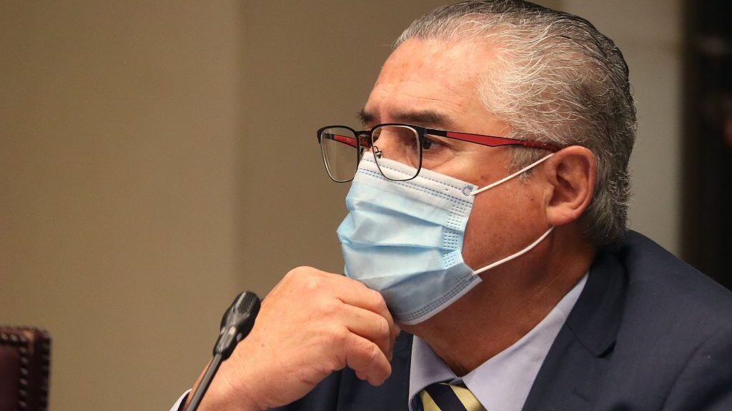 06 DE OCTUBRE DE 2021/VALPARAISOEl senador Jorge Pizarro, durante la Comisión de Constitución del Senado, que analiza el proyecto que permite un cuarto retiro de fondos de pensiones, por la pandemia del Covid-19.
FOTO: LEONARDO RUBILAR CHANDIA/AGENCIAUNO