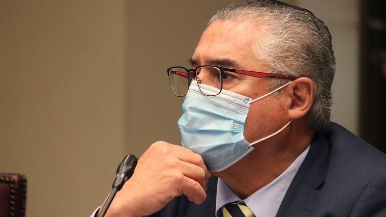 06 DE OCTUBRE DE 2021/VALPARAISOEl senador Jorge Pizarro, durante la Comisión de Constitución del Senado, que analiza el proyecto que permite un cuarto retiro de fondos de pensiones, por la pandemia del Covid-19.
FOTO: LEONARDO RUBILAR CHANDIA/AGENCIAUNO