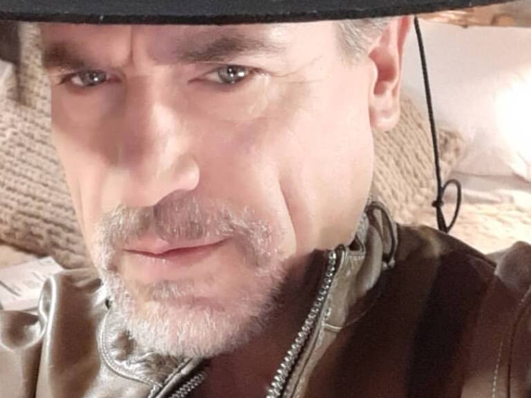 Julio Milostich regresará a la televisión con serie de humor en Mega: «Uno echa de menos actuar»