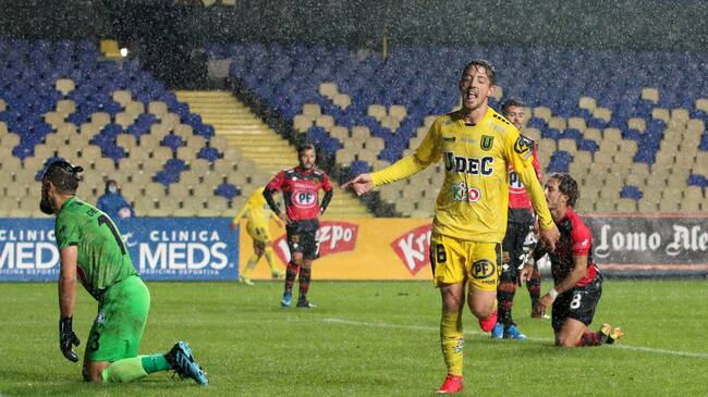 01 de Mayo de 2021 / CONCEPCION
Matias Santos jugador de Universidad de Concepcion anota el tercer gol, durante el partido valido por la fecha 4 del Campeonato Nacional de Primera B, entre Universidad de Concepcion y Rangers de Talca, disputado en el Estadio Ester Roa Rebolledo de Concepcion
FOTO: DANIEL PINO / AGENCIAUNO