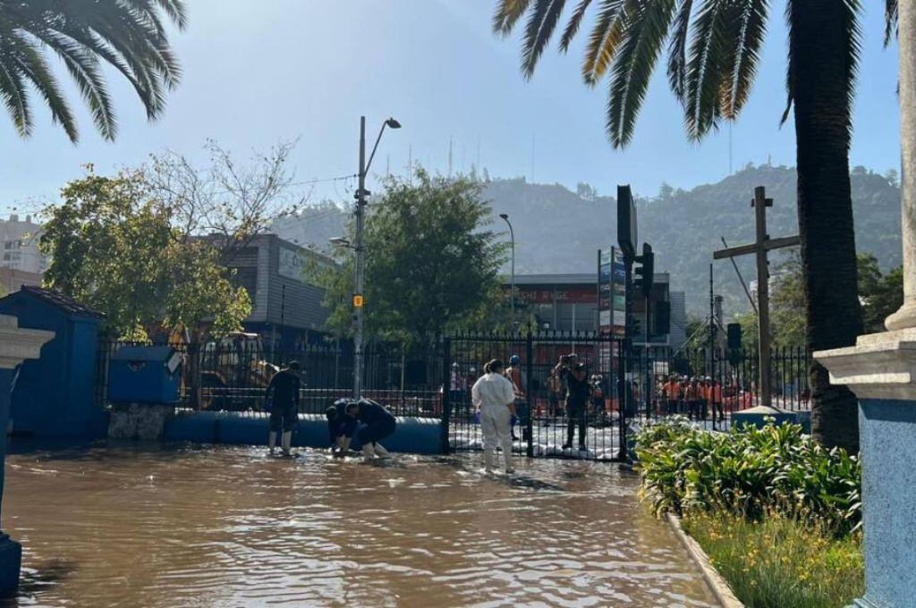 Padre Nicolás Vial sobre inundación de Iglesia de La Viñita: "Por lo menos habría que estar entre 4 a 6 meses en observación"