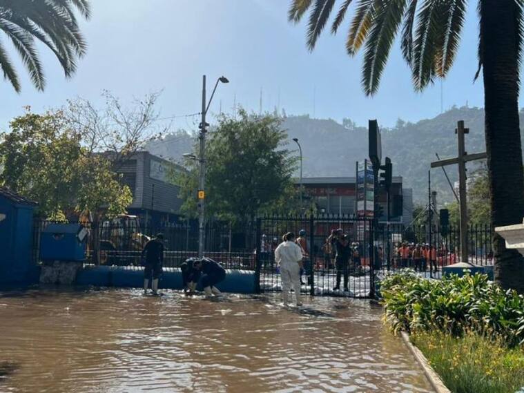 Padre Nicolás Vial sobre inundación de Iglesia de La Viñita: "Por lo menos habría que estar entre 4 a 6 meses en observación"