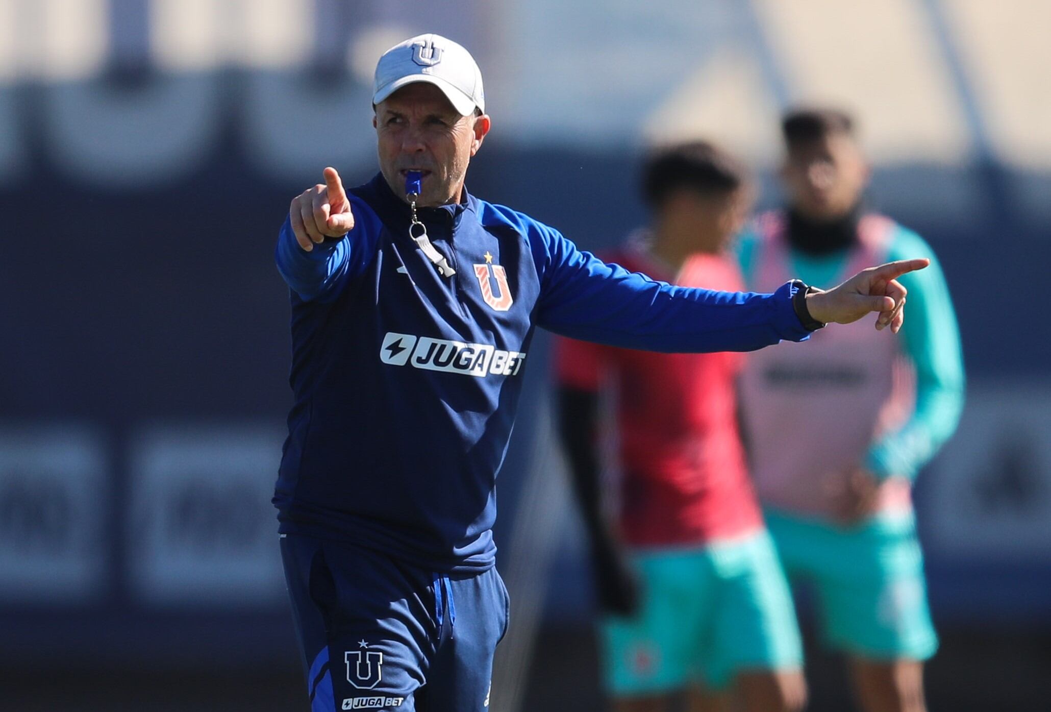 Gustavo Álvarez fue escogido como el mejor técnico del primer semestre en el Campeonato Nacional 2024 | X: Universidad de Chile