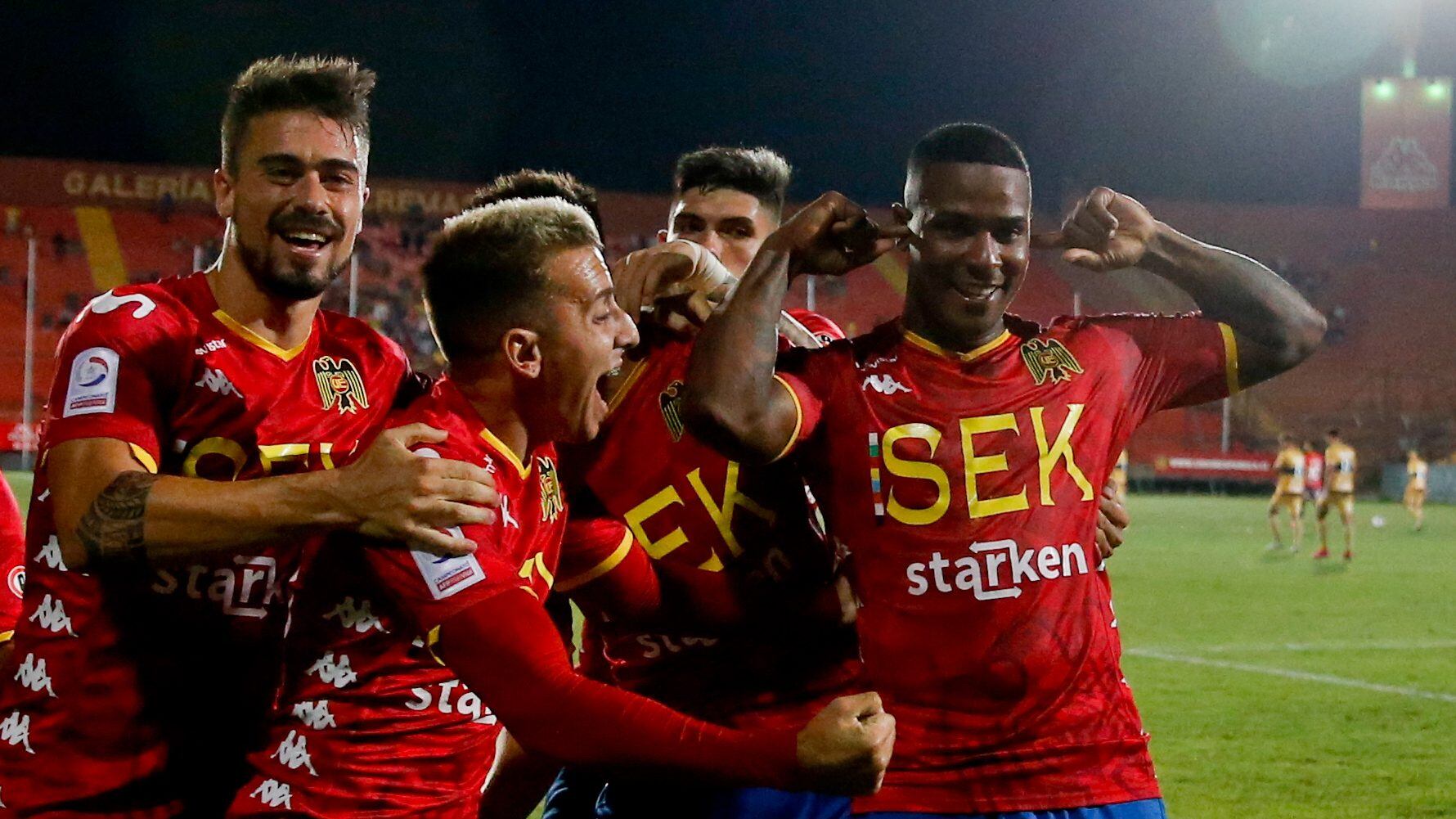 29 de Febrero del 2020/SantiagoHarold Cummings(c) celebra su primer gol y el 2 a 0 de su equipo ,durante el partido valido por la Sexta fecha del Campeonato Nacional AFP PlanVital 2020, entre Union Española vs Everton, disputado en el Estadio Santa Laura.
FOTO:FRANCISCO LONGA/AGENCIAUNO