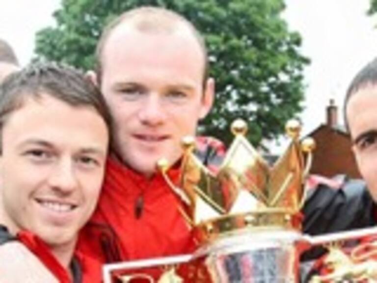 Wayne Rooney se confundió de banderas en el día de San Patricio