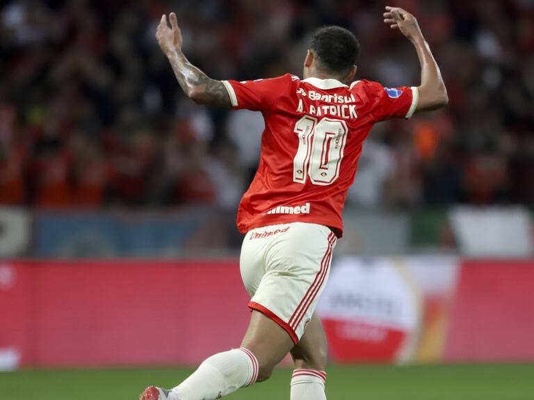 Un irreconocible Colo Colo cayó goleado por Internacional y quedó eliminado de Copa Sudamericana