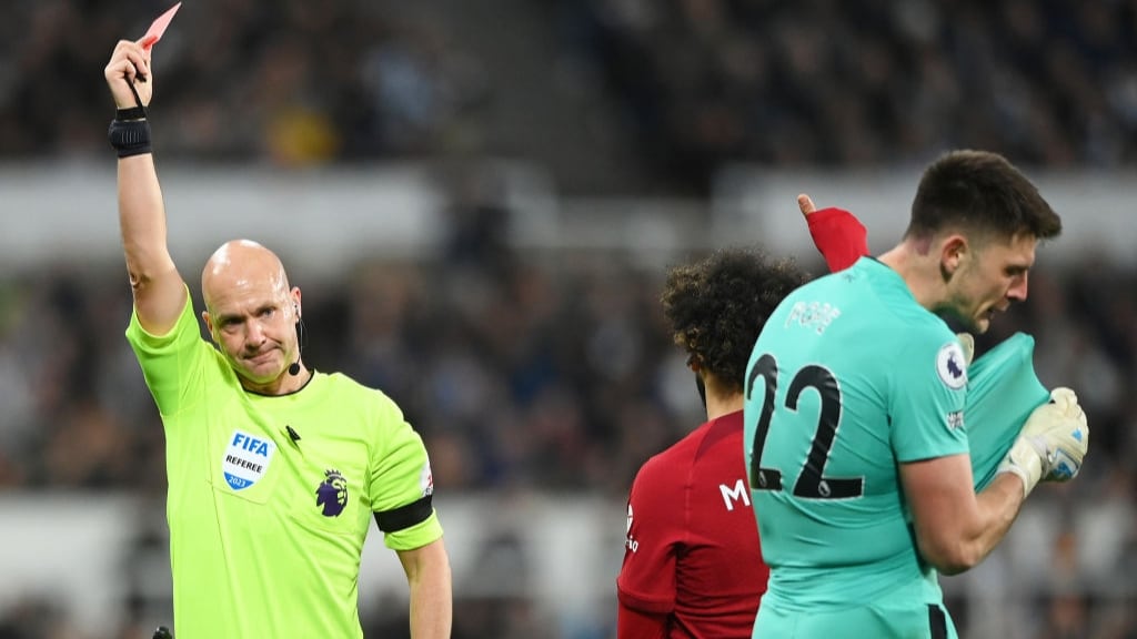 La insólita acción de Nick Pope que complicó a Newcastle en su derrota ante Liverpool