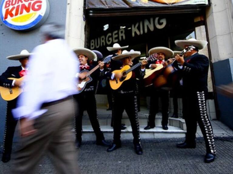 Seremi de Salud Metropolitana prohibió a Burger King regalar juguetes