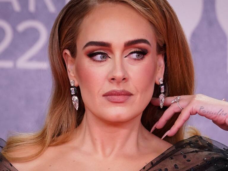 «Los mato»: las amenazantes palabras de Adele a fans que lancen objetos al escenario