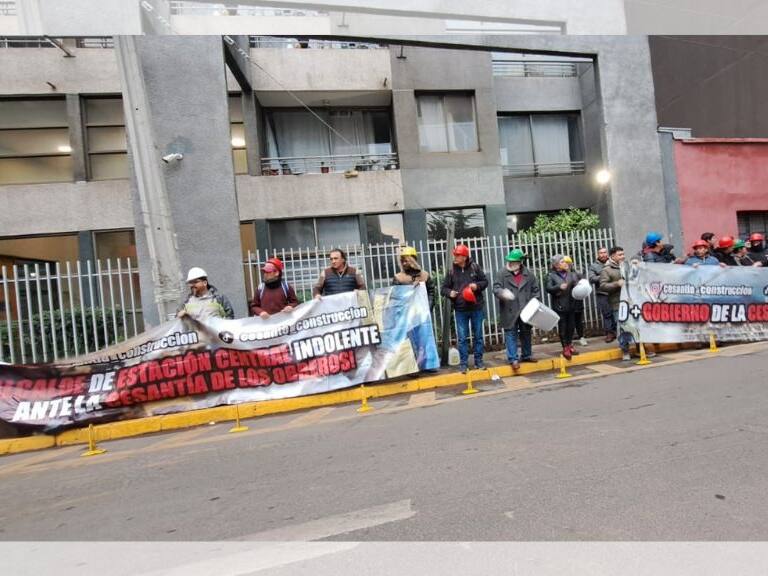 Protesta, construcción, trabajadores de la construcción, estación central, 1024x576 jpg ok