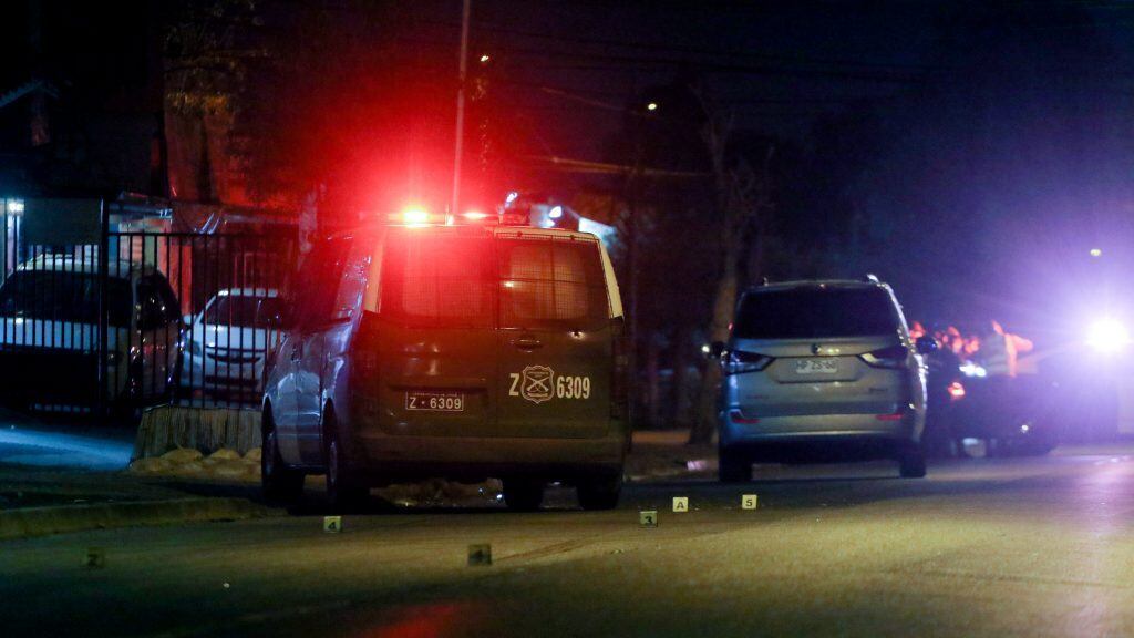 5 de Agosto del 2019/SANTIAGOLa SIAT de Carabineros trabaja en las pericias de un accidente de tránsito que involucró a un furgón de la 60 comisaría de metro y a un vehículo particular, quienes colisionaron en avenida lo ovalle, en la comuna de Lo Espejo.
FOTO: HANS SCOTT/AGENCIAUNO