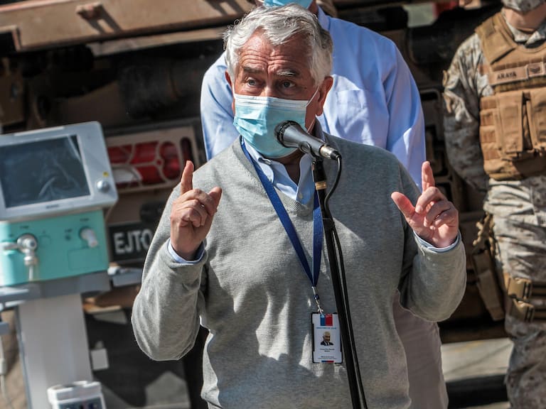 11 JULIO 2020 / ARICA El ministro de salud Enrique Paris encabeza el punto de prensa del hospital regional Juan Noé Crevani, en el cual se hicieron entrega de ventiladores mecánicos y equipos de oxigenación.
FOTO: ALEXIS FUENTES / AGENCIAUNO