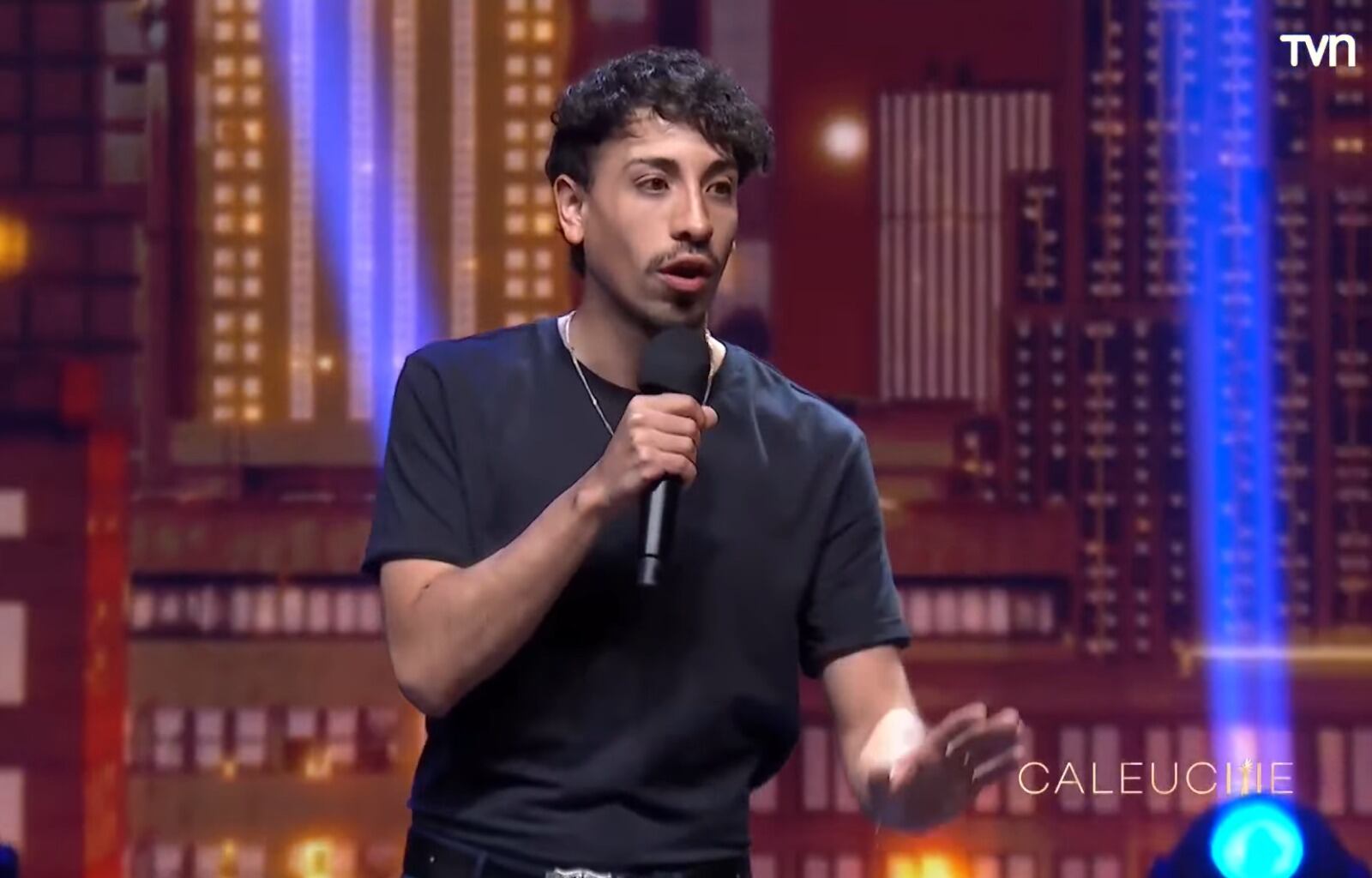 Diego Urrutia puso la cuota de humor en los Premios Caleuche | Captura de pantalla