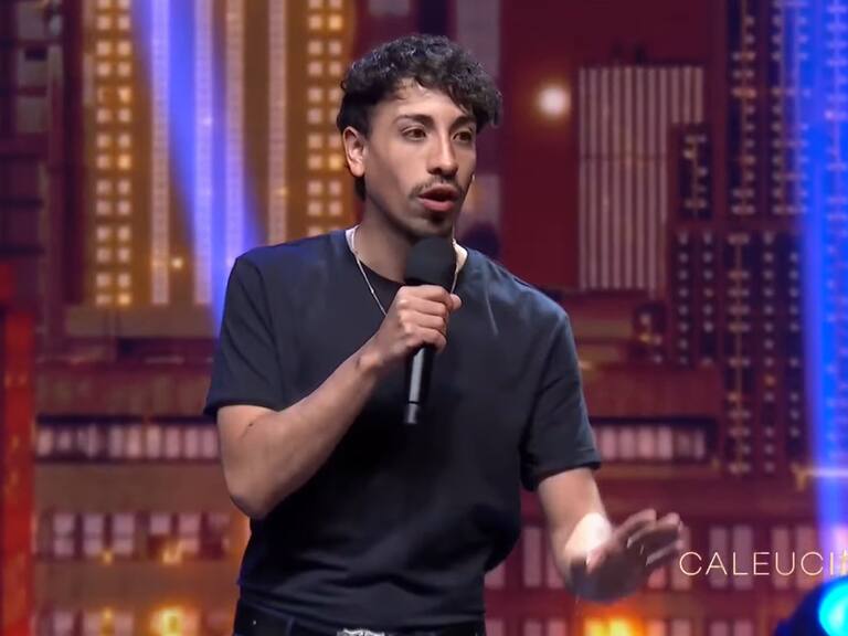 Diego Urrutia puso la cuota de humor en los Premios Caleuche | Captura de pantalla
