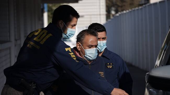 31 de Marzo de 2021/SANTIAGO La Brigada de Homicidios de la PDI detuvo esta madrugada a un hombre de 57 años como presunto responsable del atropello con resultado de muerte de una mujer en Colina durante la jornada del joven combatiente
FOTO: FRANCISCO CASTILLO /AGENCIAUNO