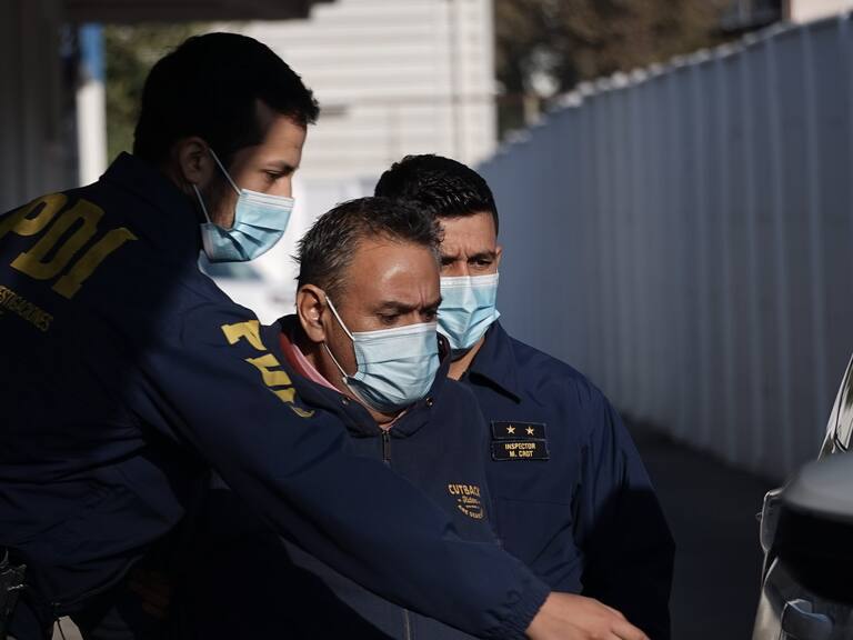 31 de Marzo de 2021/SANTIAGO La Brigada de Homicidios de la PDI detuvo esta madrugada a un hombre de 57 años como presunto responsable del atropello con resultado de muerte de una mujer en Colina durante la jornada del joven combatiente
FOTO: FRANCISCO CASTILLO /AGENCIAUNO