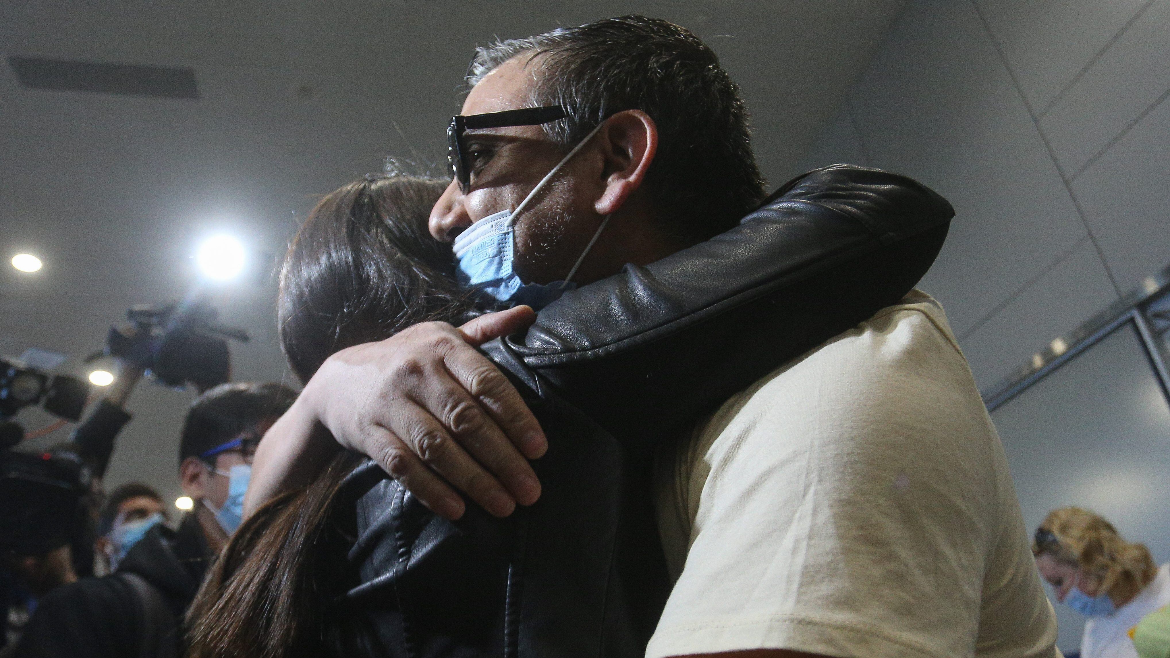 7 de MARZO de 2022/ PUDAHUEL Rodrigo Espinoza, es el primer Chileno que llega desde Ucrania escapando de la guerra, desde el aeropuerto internacional Arturo Merino Benítez 
FOTO: DIEGO MARTIN/AGENCIAUNO