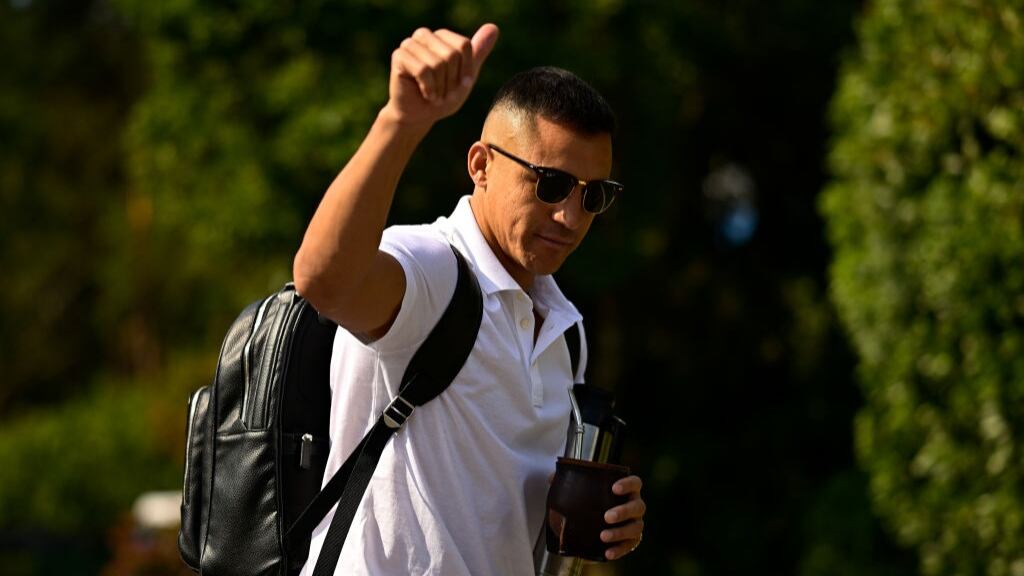 Alexis Sánchez sigue esperando el acuerdo de su representante con Inter de Milán para salir a Francia