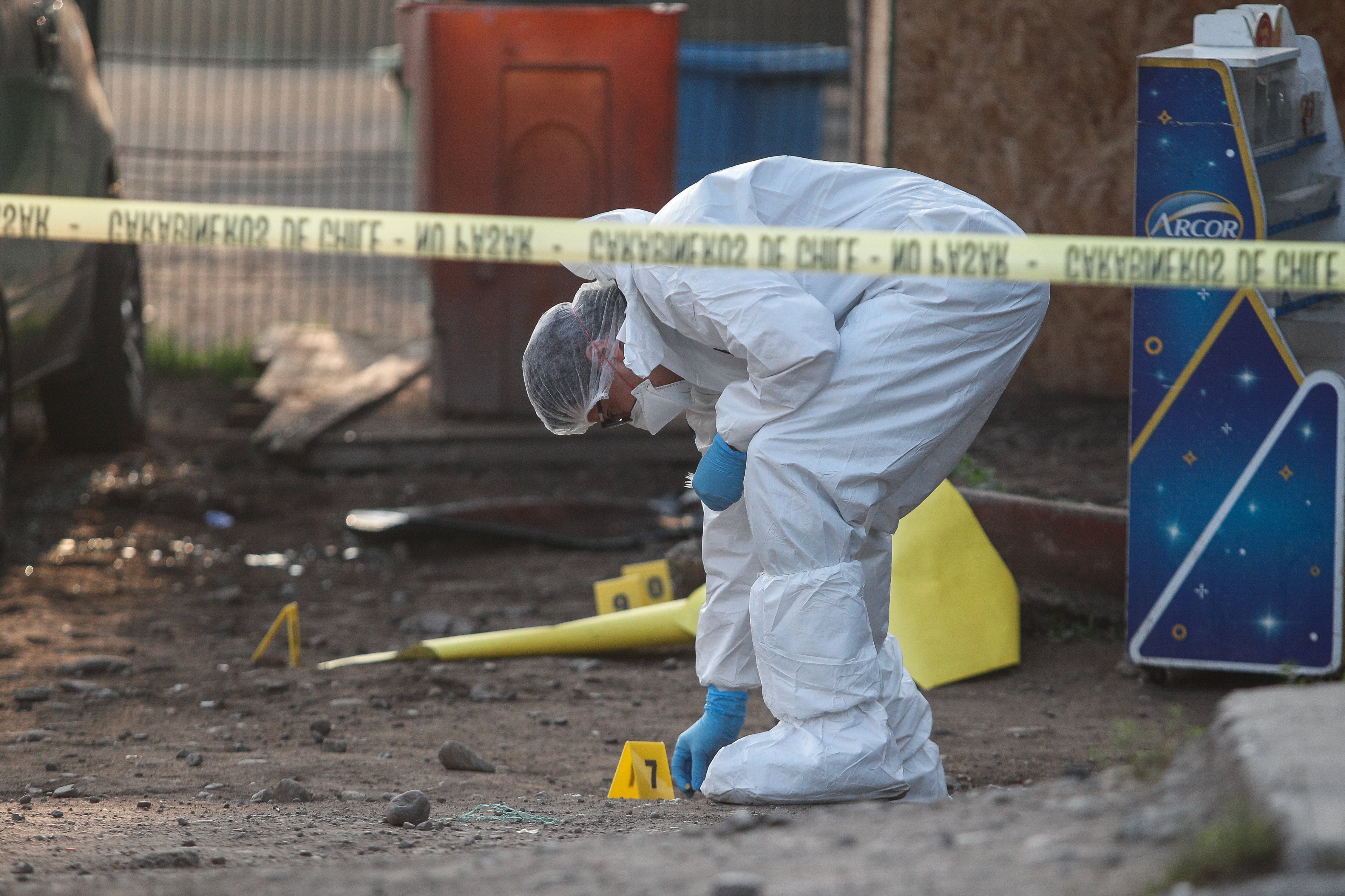 13 DE JULIO DE 2025 / SANTIAGO
Una balacera termina con doble homicidio en canchas de de club deportivo Juventudes San Martín en Colina
La brigada de homicidio de la PDI y la fiscalía ECOH realizan pericias en el lugar
FOTO: DIEGO MARTIN / AGENCIAUNO