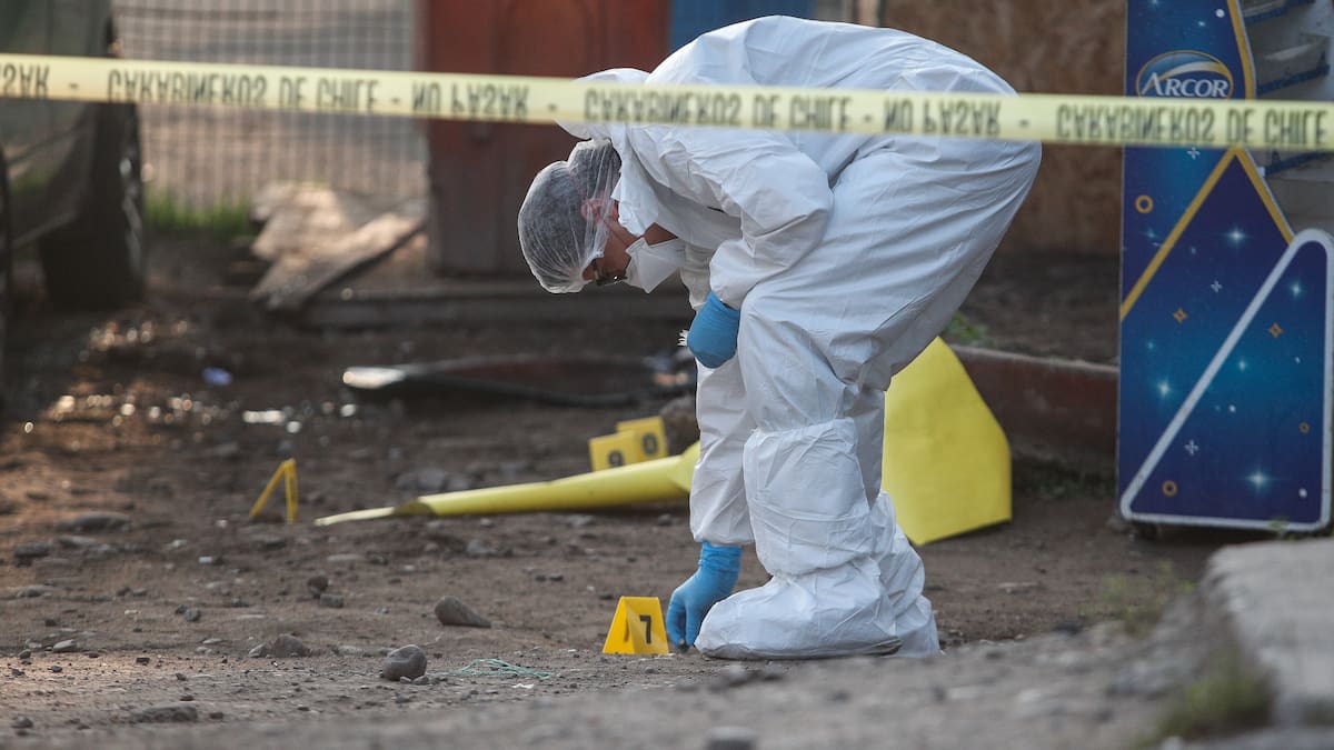 Joven de 17 años muere baleado en feria navideña de Cerro Navia: sostuvo discusión previa con desconocidos