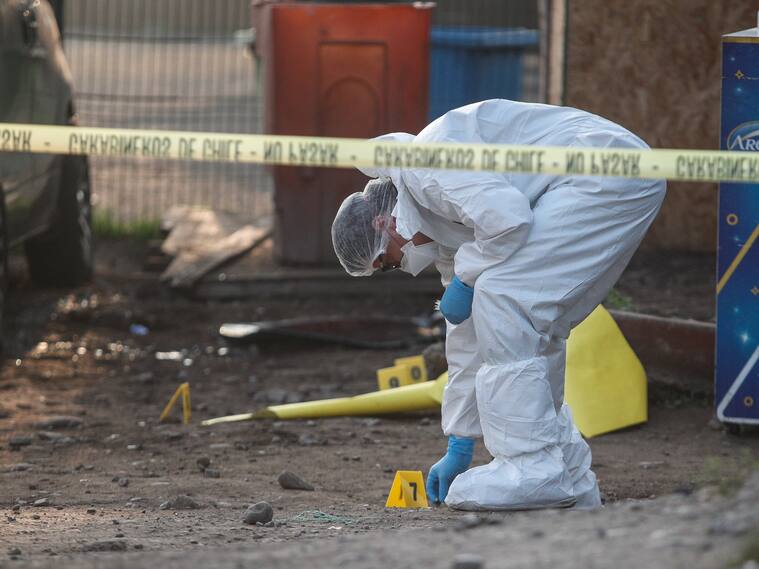13 DE JULIO DE 2025 / SANTIAGO
Una balacera termina con doble homicidio en canchas de de club deportivo Juventudes San Martín en Colina
La brigada de homicidio de la PDI y la fiscalía ECOH realizan pericias en el lugar
FOTO: DIEGO MARTIN / AGENCIAUNO